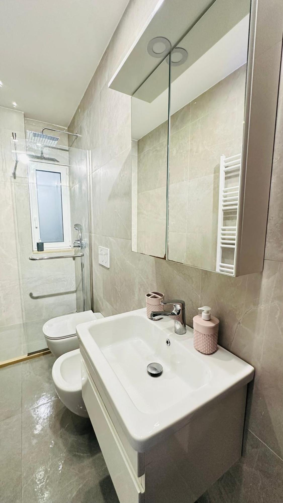 Bllok: Central Cozy Stay, 24/7 Self Check-In Tiran Dış mekan fotoğraf