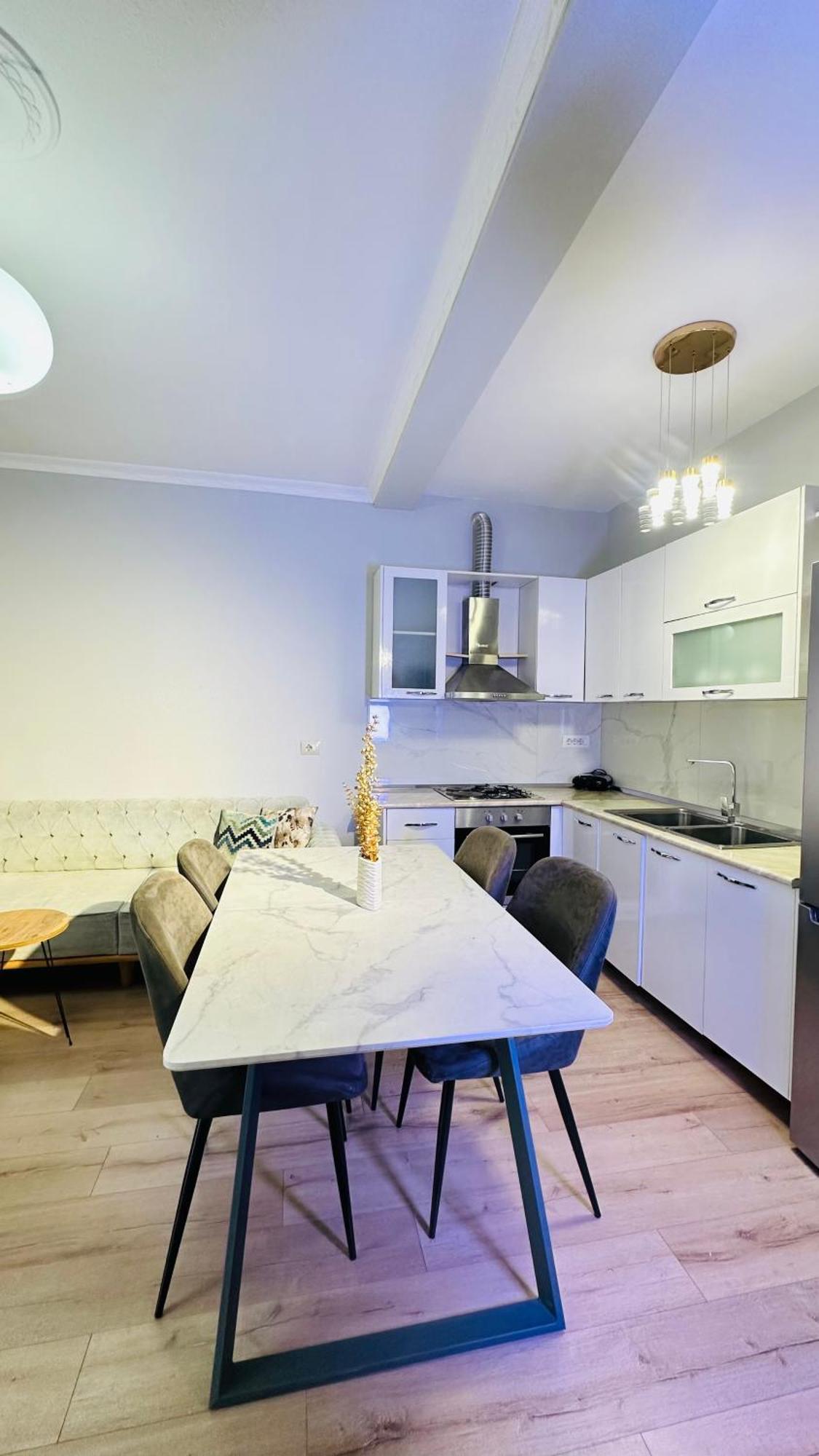 Bllok: Central Cozy Stay, 24/7 Self Check-In Tiran Dış mekan fotoğraf